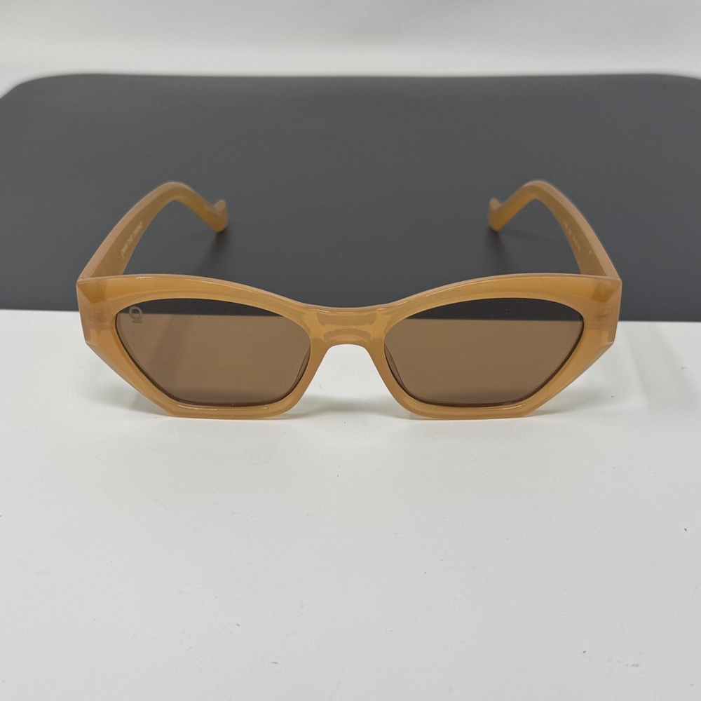 Sunglasses own the trend polarized